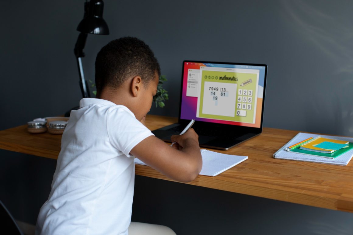 How Parents Can Introduce Technology to Kids Without Overexposure